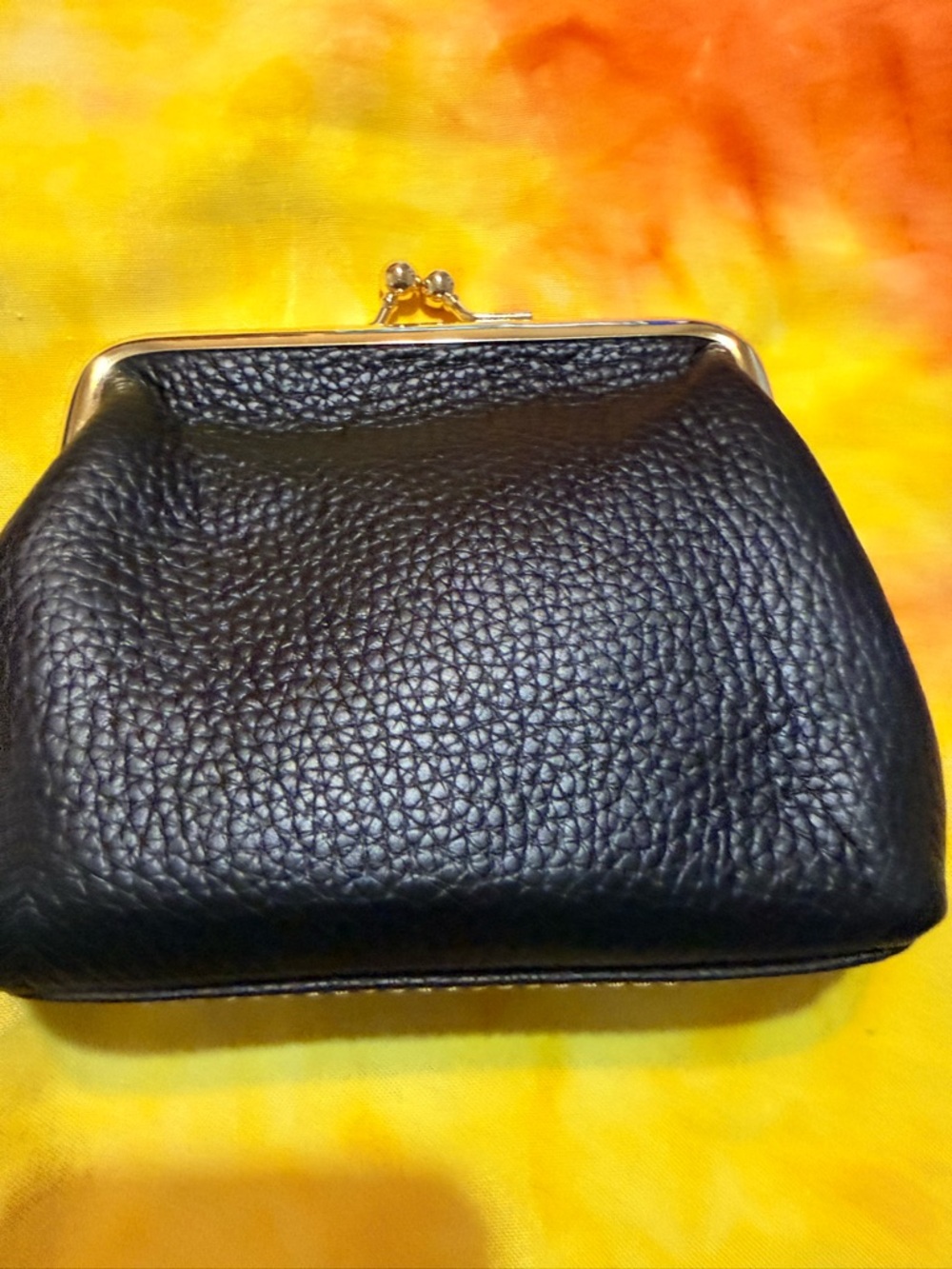 Dooney & Bourke Black Pebbled Leather Kiss-Lock Coin Purse with Tan Logo Patch - Picture 2 of 6